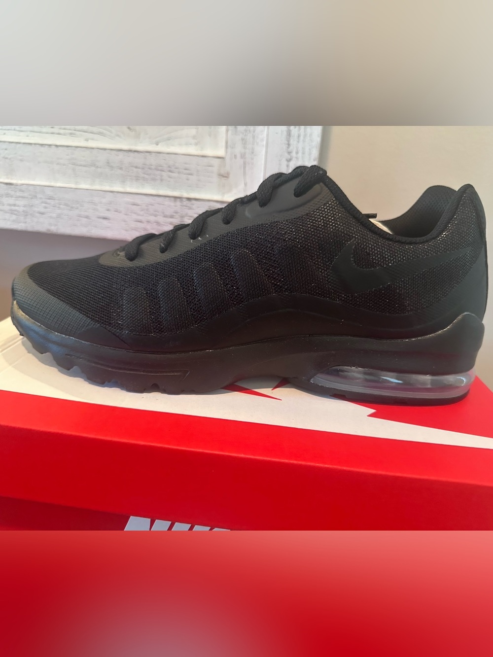 Nike Air Max Invigor Triple Black Sneakers NIB Men’s 10.5 Running Shoes